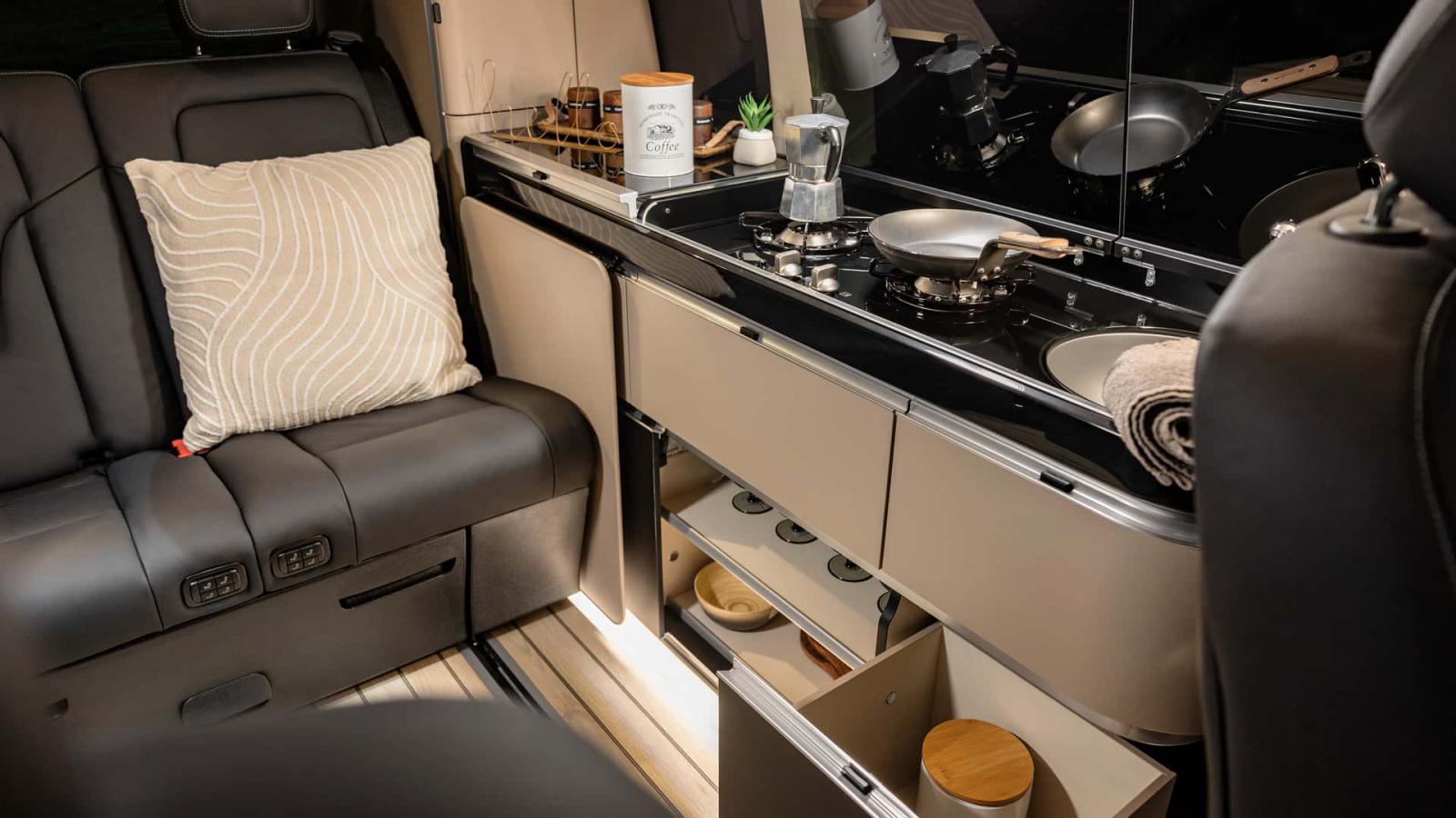 Φρεσκάρισμα για τα Mercedes V-Class, V-Class Marco Polo και EQV